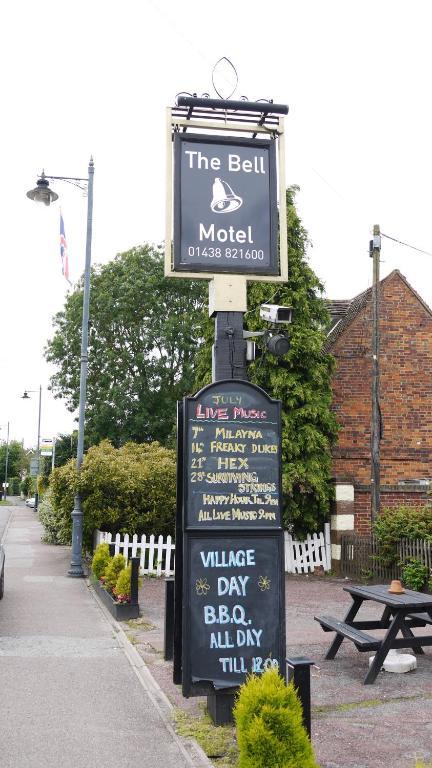 The Bell Motel Codicote Luaran gambar